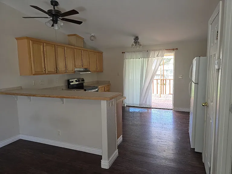 1031 S 900 W — Photo 13