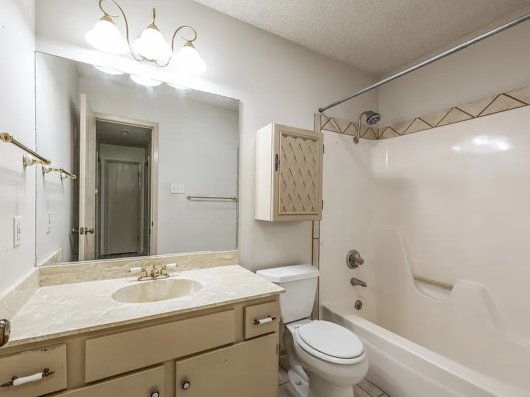 1006 Silbury Dr — Photo 15
