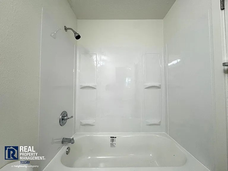 DB&D Realty LLC - 4016 — Photo 11