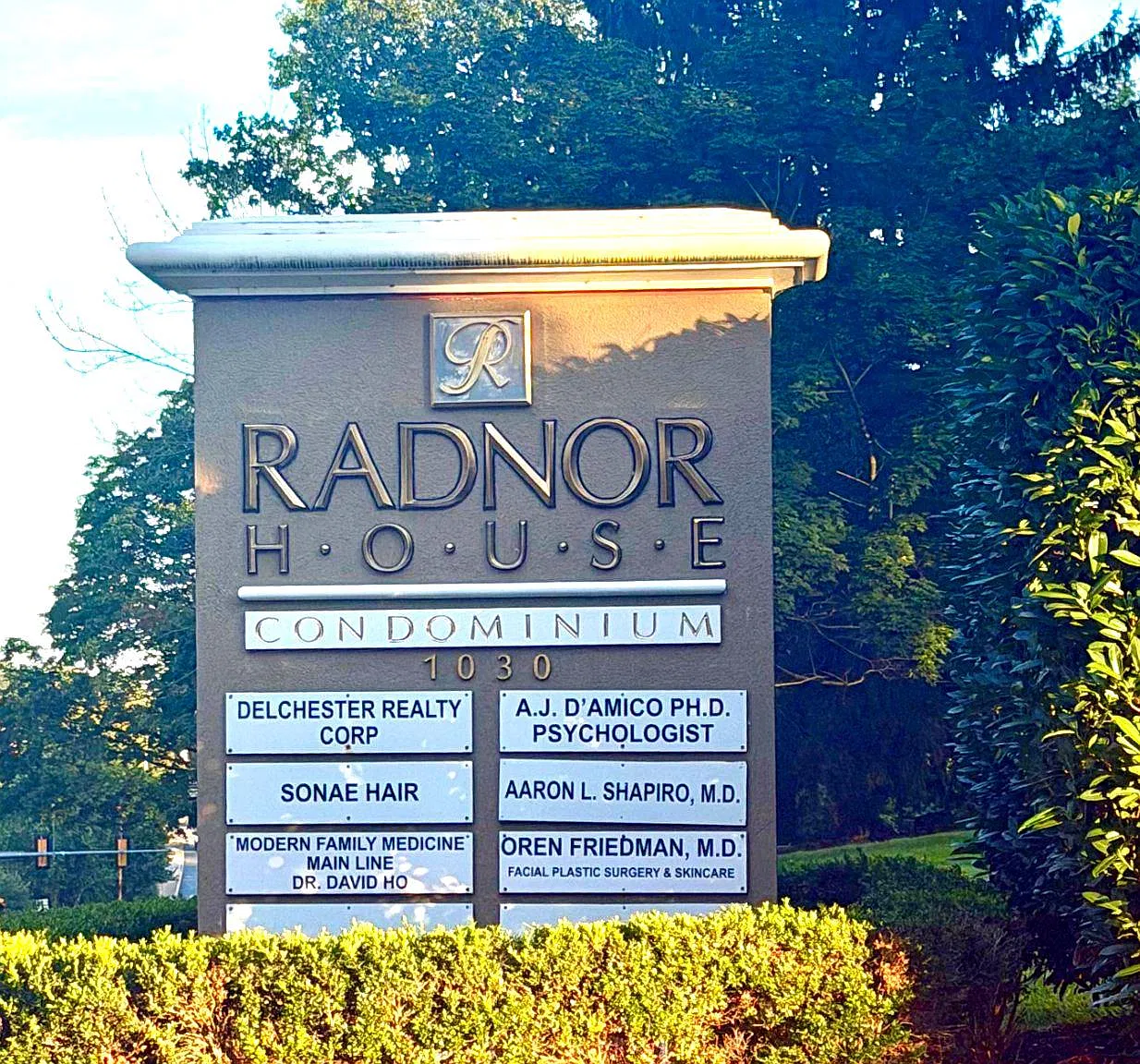 Radnor House Condominium — Photo 1
