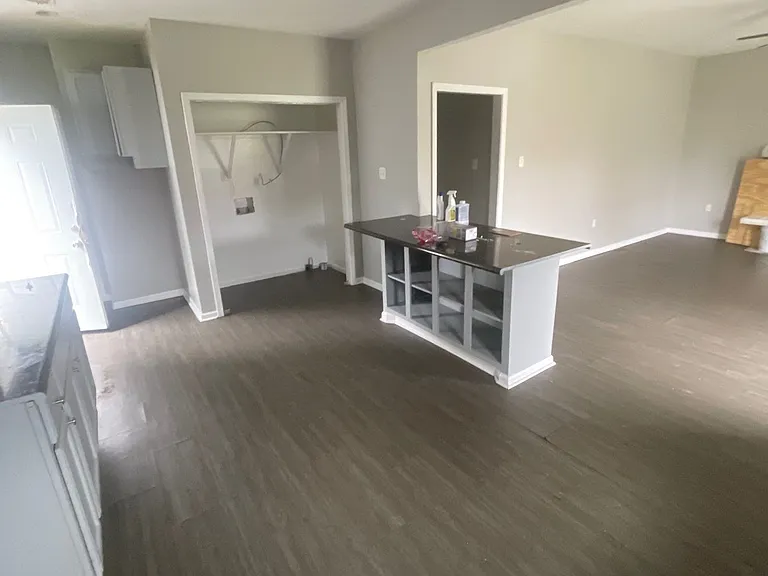 137 Sivley Ave — Photo 9