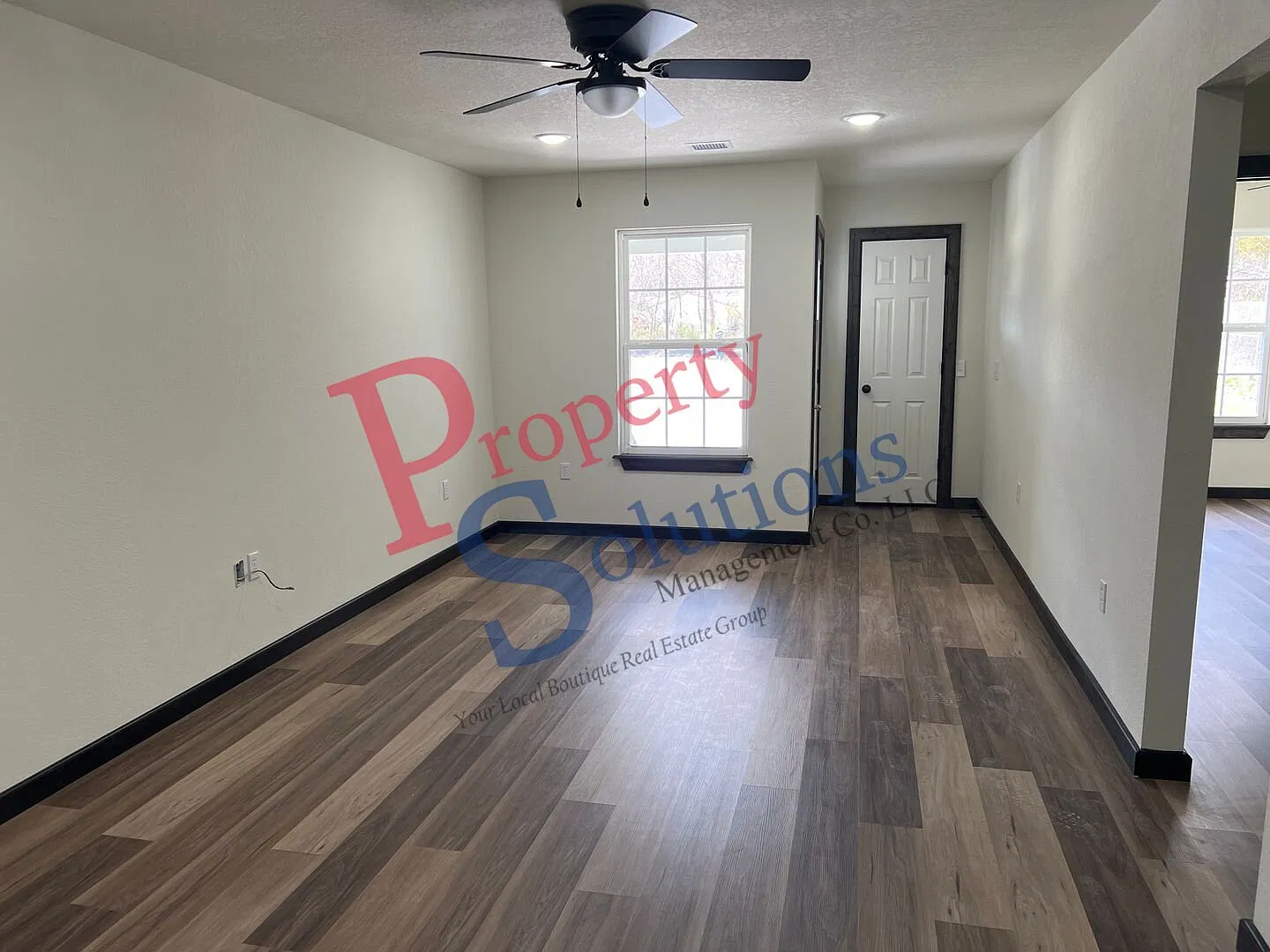 A touch of elegance in this : 2 bedroom 2 bath duplex — Photo 3