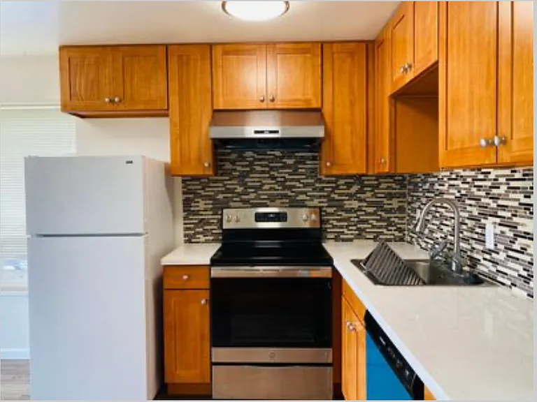 2000 Waverly Pl N #2 — Photo 8