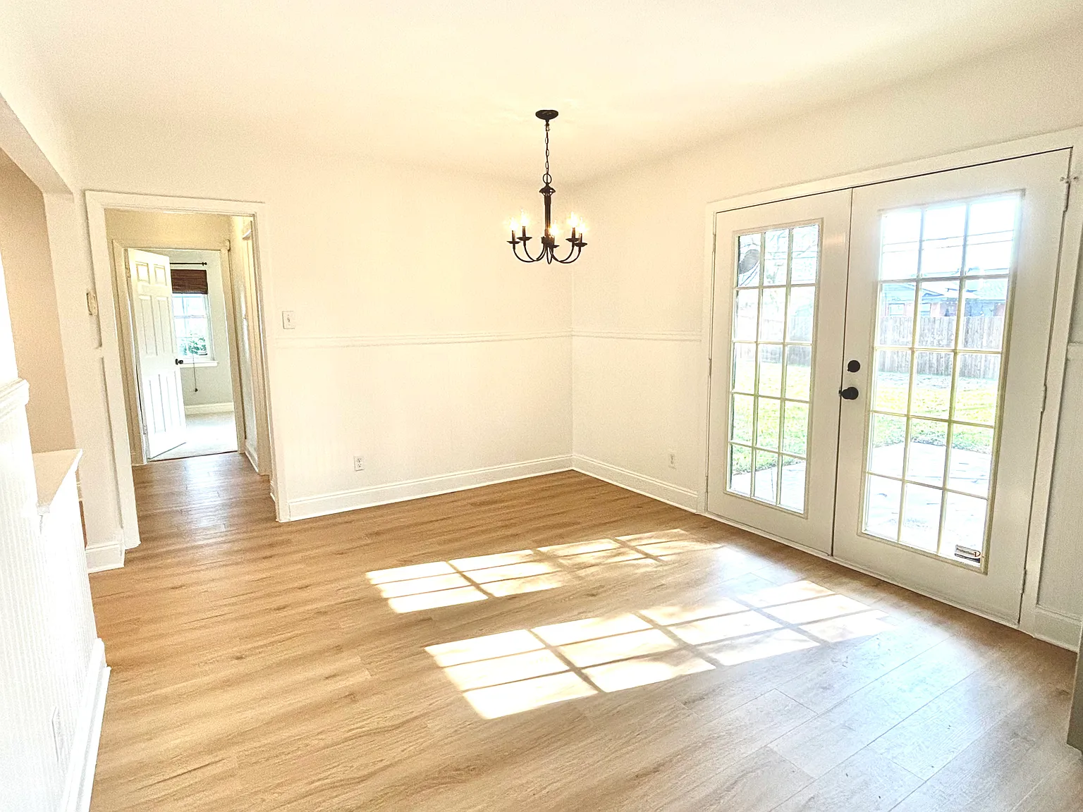 3 bed, 1.5 bath, 1209 sqft, $2,400 — Photo 3