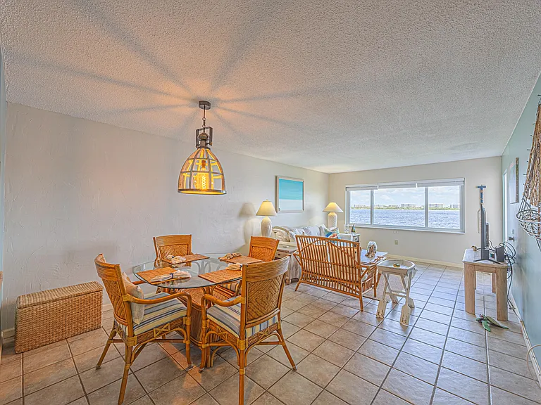 1516 S Lakeside Dr #203 — Photo 5