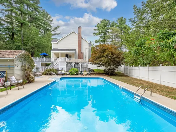 2 Maple Avenue, Hampstead, NH 03841