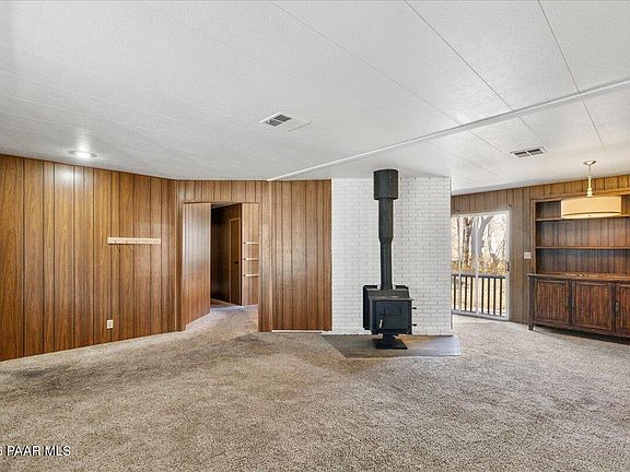 5th image of 202 W Merritt St