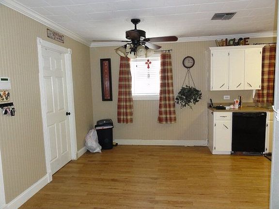 3rd image of 206 Lucky St