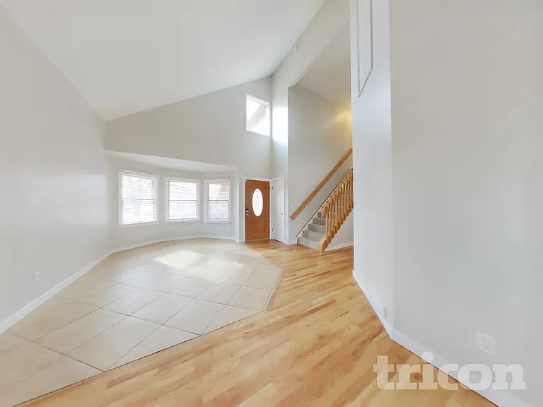 106 N 49th Avenue Ct — Photo 2