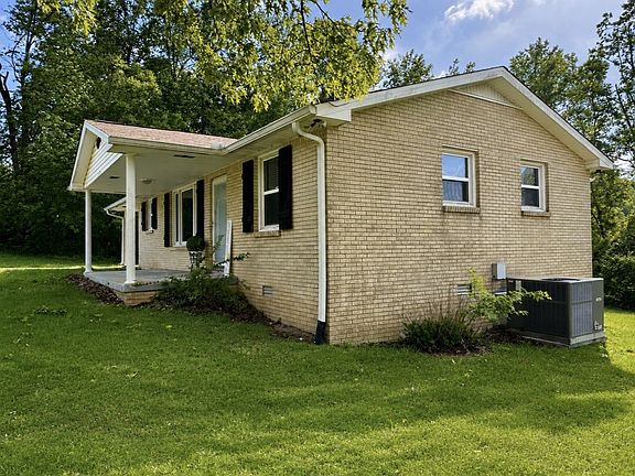 3rd image of 1196 Windsor Cir