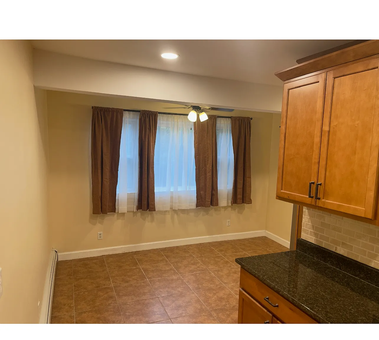 2 bed, 900 sqft, $1,600 — Photo 3