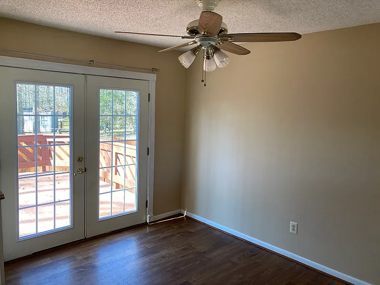436 Queensway Rd — Photo 31
