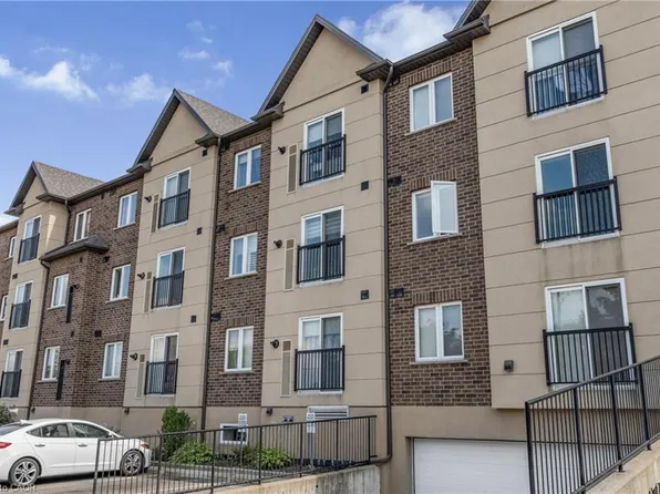 886 Golf Links Rd #302, Hamilton, ON L9K 1J8