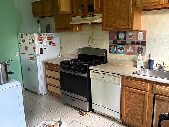 4th image of 13 Walnut St