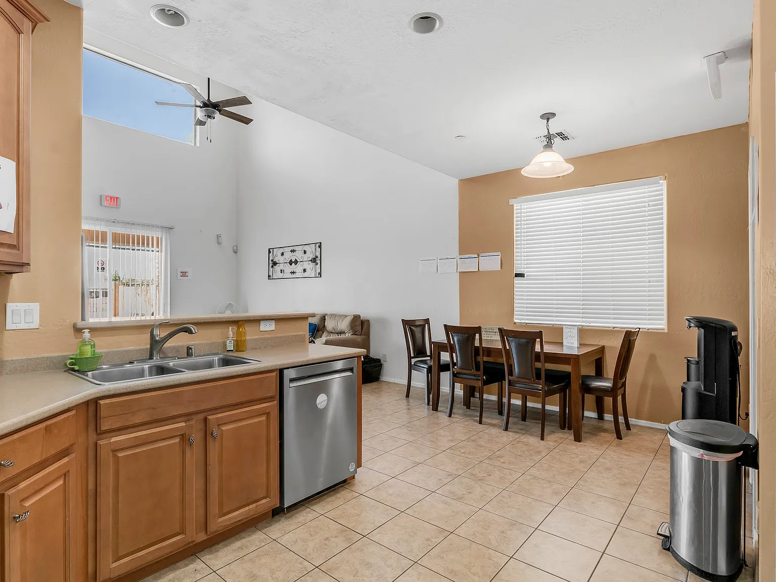 6 bed, 2678 sqft, $7,500 — Photo 4