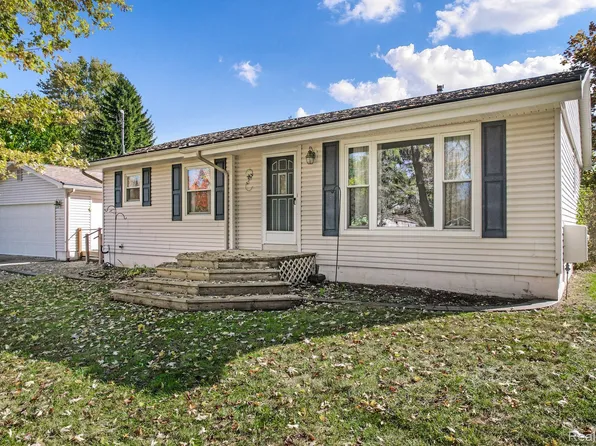 4318 Moonlight Dr, Holly, MI 48442
