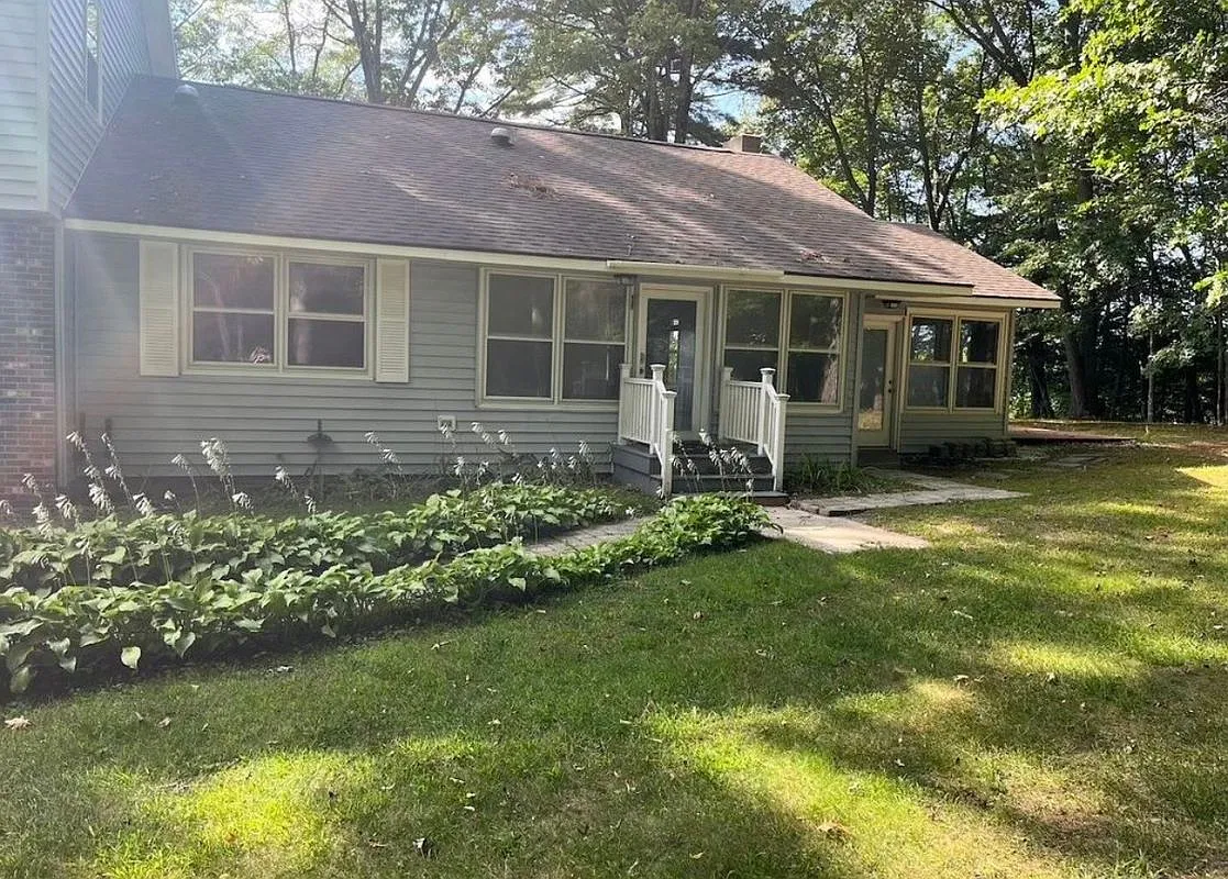2 bed, 1.0 bath, 1160 sqft, $2,000 — Photo 1