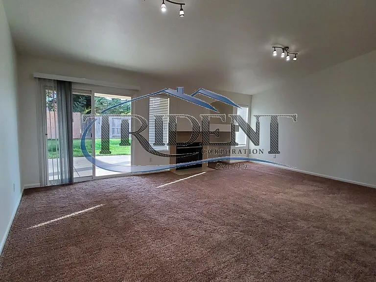 602 Carpenter Way — Photo 3