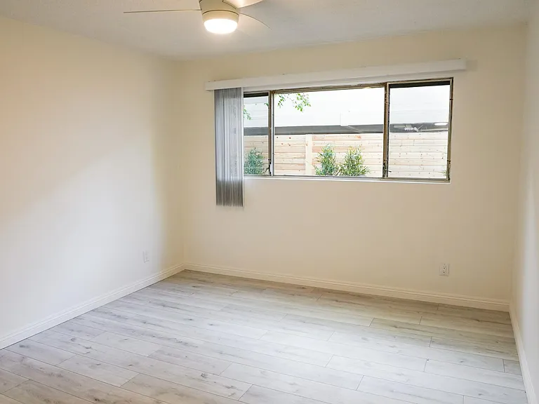 849 S Plymouth Blvd — Photo 9