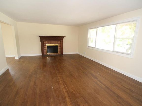 2nd image of 215 Moore St
