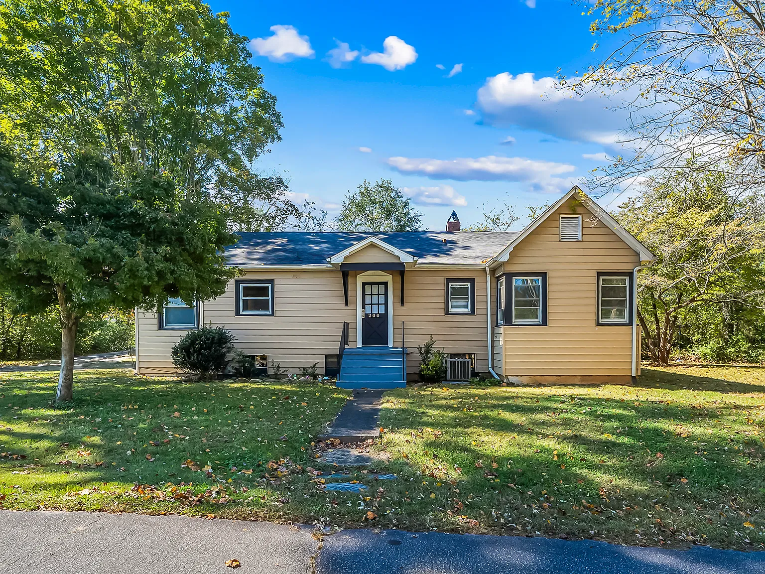 3 bed, 1311 sqft, $1,600 — Photo 1