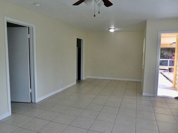 3rd image of 2724 NE 32nd St #4