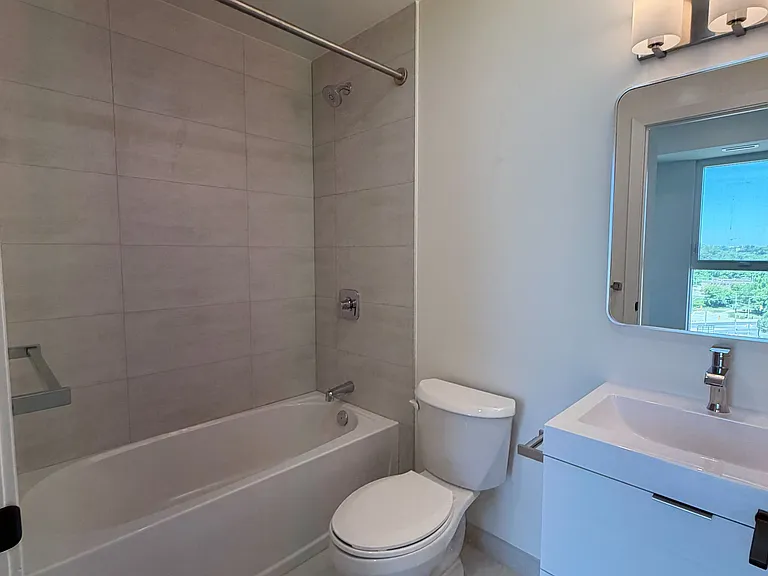 33 Erie Ave #901 — Photo 15