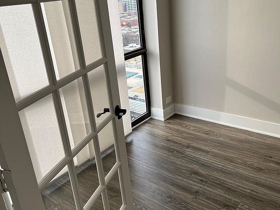 3rd image of 4343 N Clarendon Ave APT 1609
