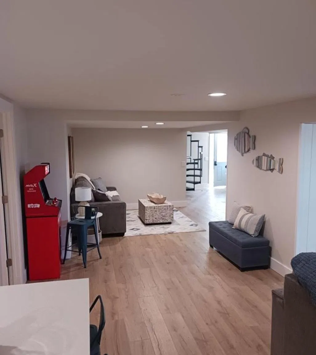 10 bed, 4000 sqft, $2,500 — Photo 2