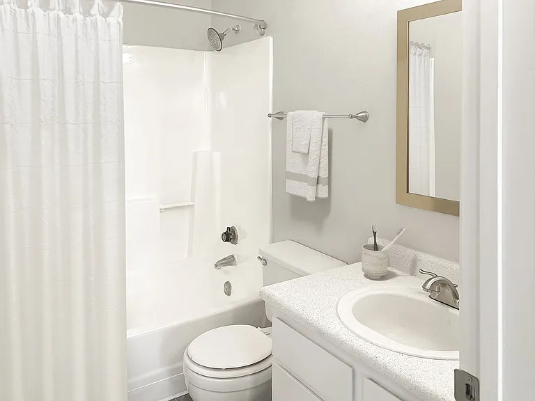 Vista Montana Apartments — Photo 13