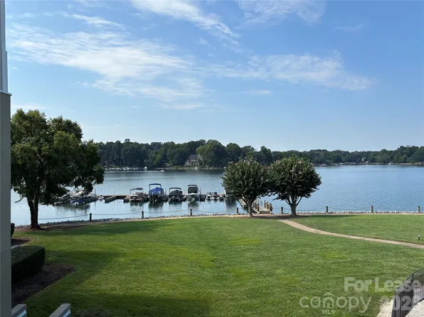 1332 Torrence Cir, Davidson, NC 28036