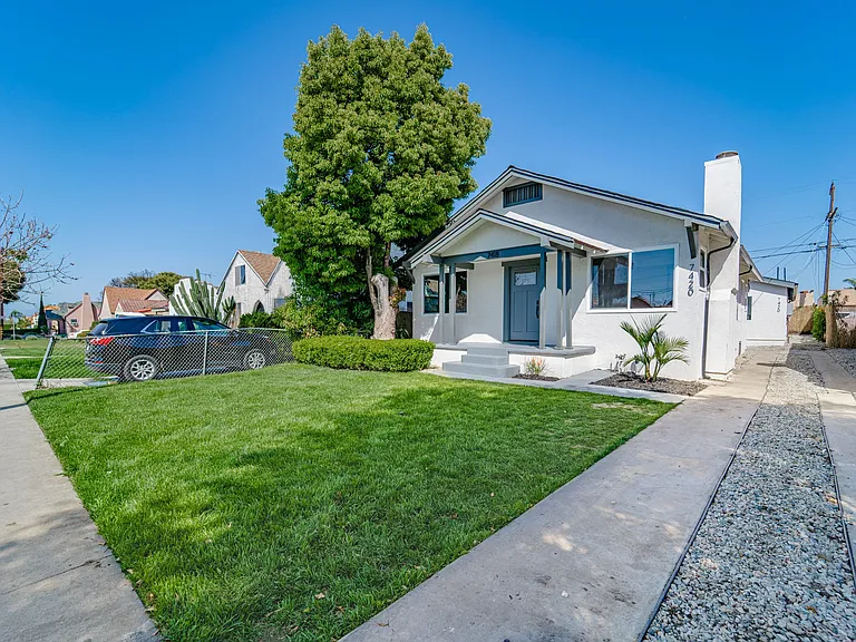 7418 S Hobart Blvd — Photo 2
