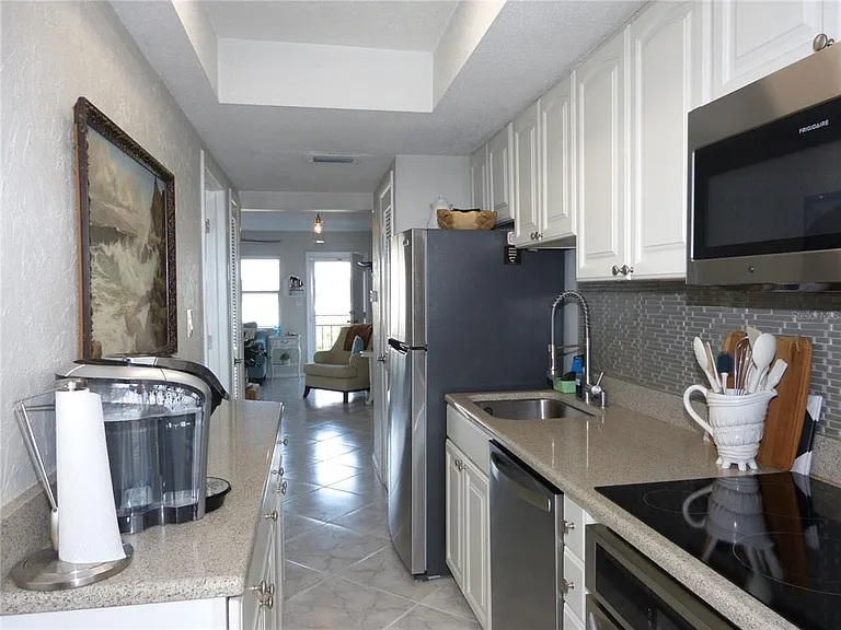 2 Causeway Blvd #206 — Photo 14