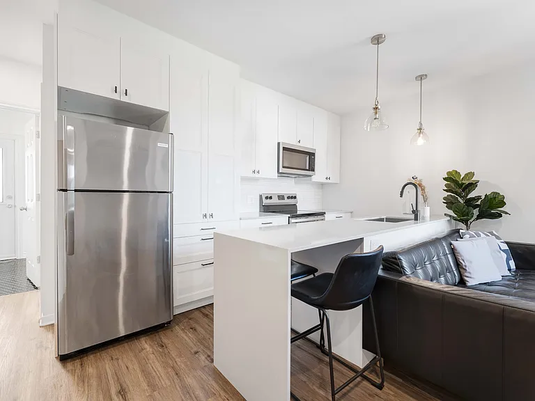 327 Catherine St — Photo 34