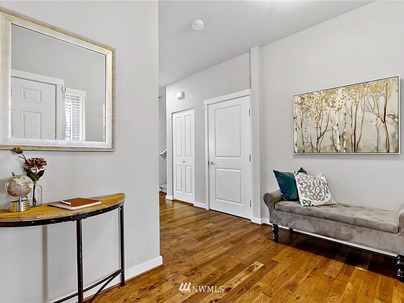 3rd image of 6244 Annette Ave SE