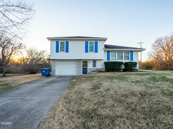 102 Arlington Dr S, Carl Junction, MO 64834
