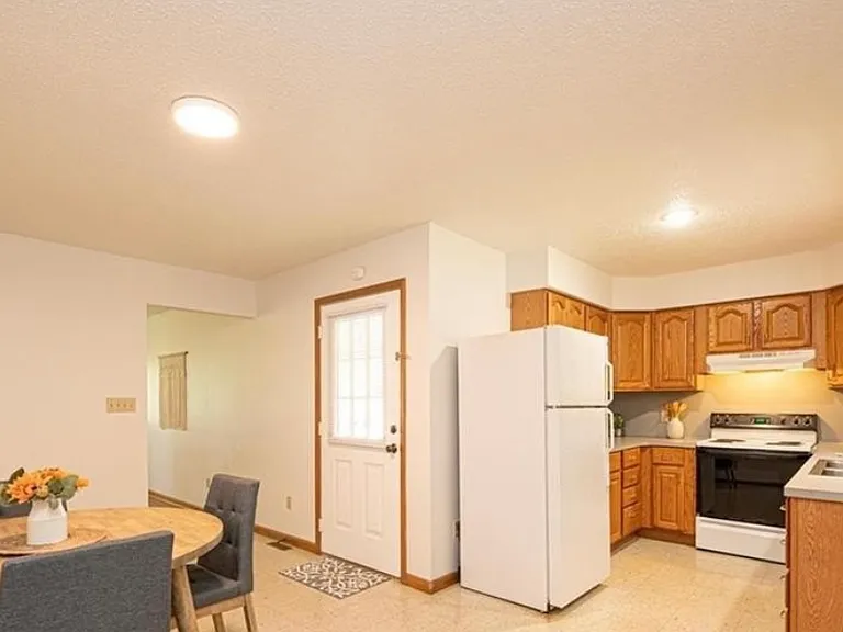 405 N Center St — Photo 9