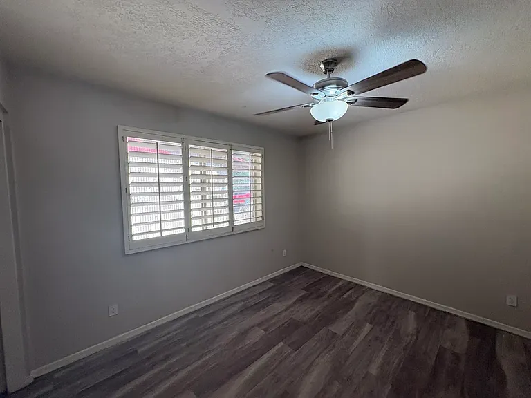 5630 W Vogel Ave — Photo 11