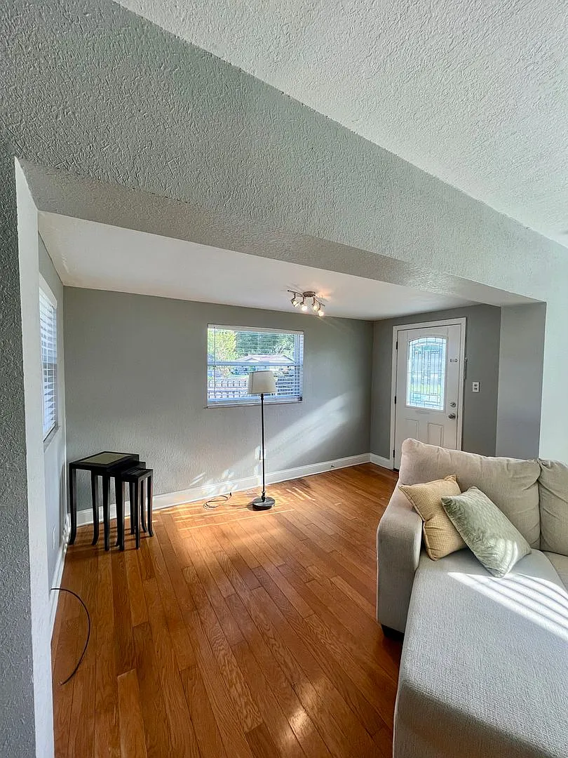 Charming 3-Bedroom Home in a Convenient Tampa Location! — Photo 3