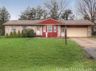 7069 Edgewood Ave, Jenison, MI 49428