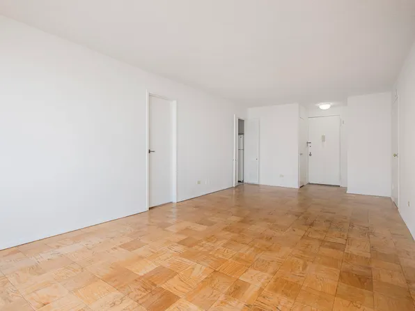 429 East 52nd Street 11G image 3 of 22