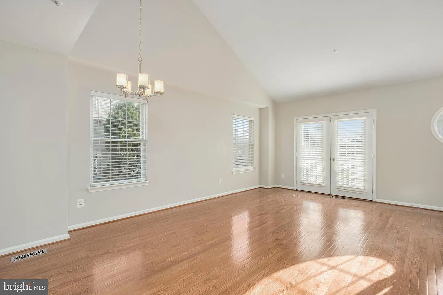 3 bed, 1361 sqft, $3,150 — Photo 1