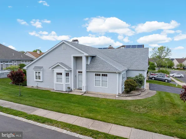 1 Waterfall Ln, Barnegat, NJ 08005