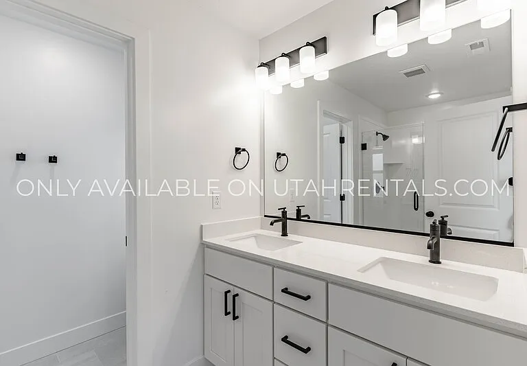 76 S Moonlit Rd — Photo 12