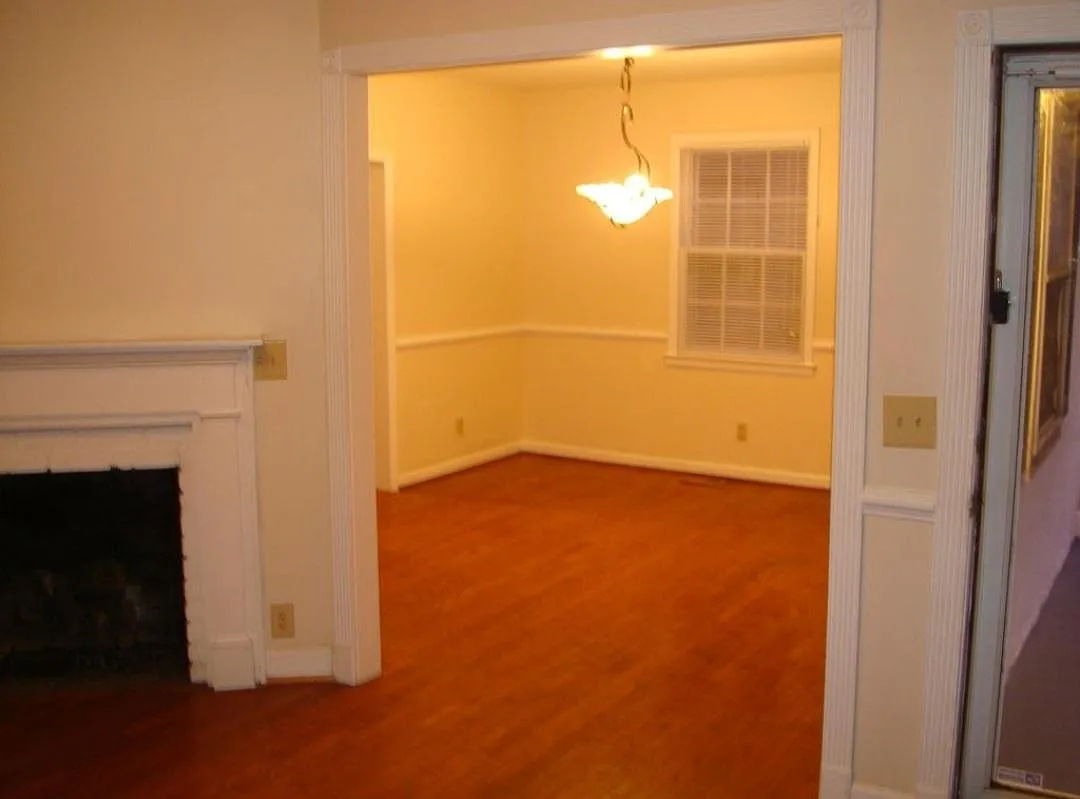 5 bed, 2.5 bath, 1998 sqft, $2,800 — Photo 4