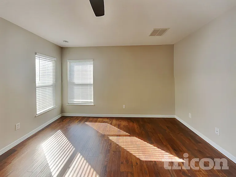 176 Dakota Ave — Photo 7