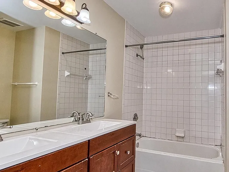 2205 Cedar Mill Ct — Photo 32