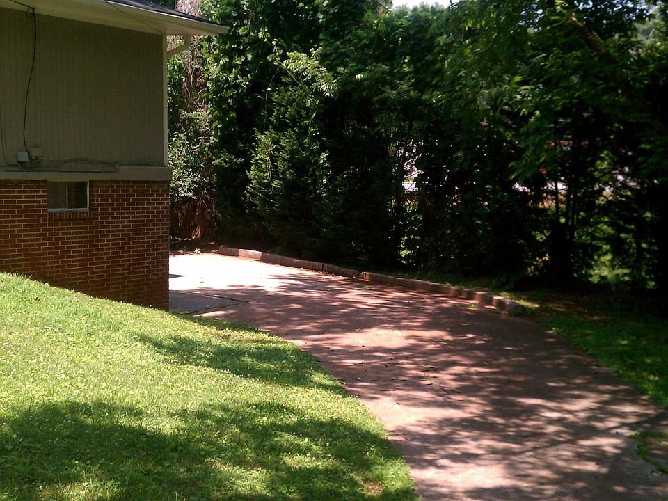 Driveway to Unit D