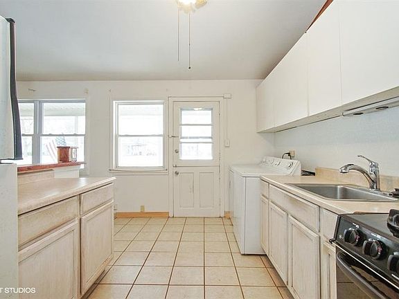 4th image of 2205 Fulle St