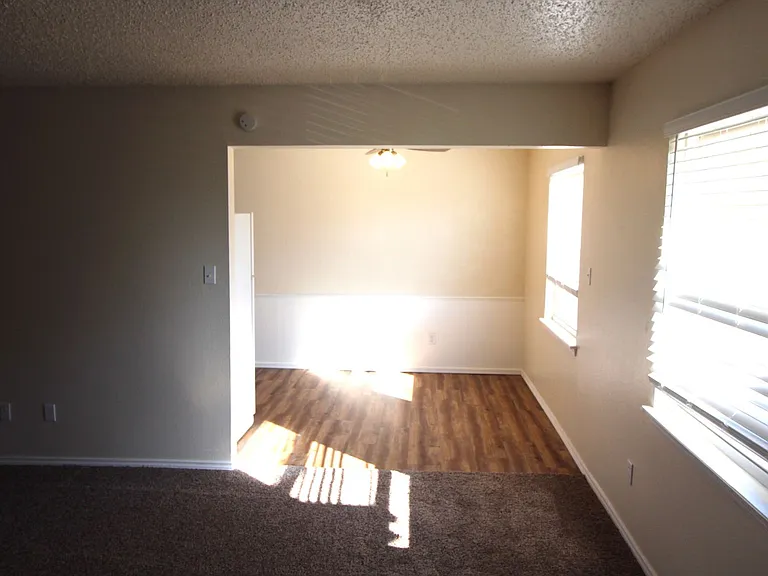 312 Chalmette Dr — Photo 4